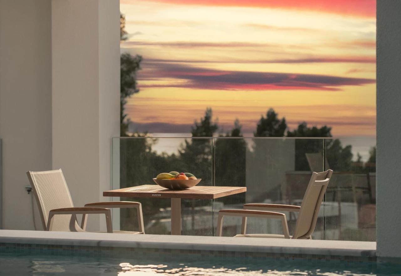 Nikiti Botanic Pool Suites Exteriör bild